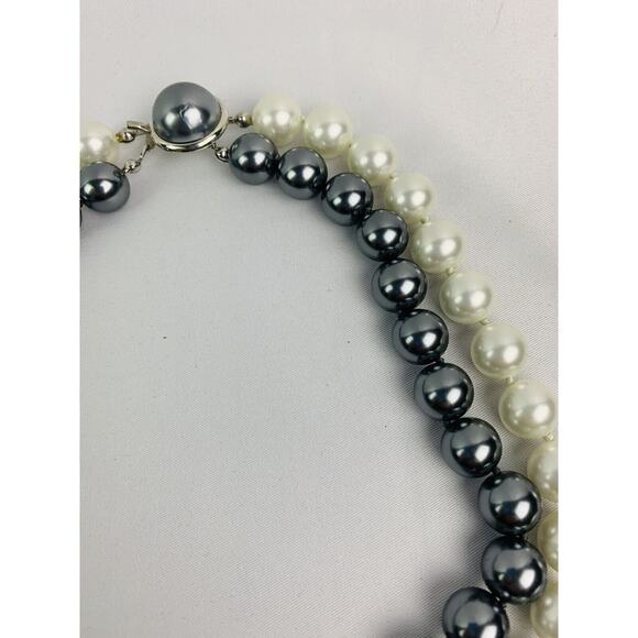 Vintage Dual Strand White and Pewter Chunky Necklace Decorative Clasp 17" - Picture 7 of 9